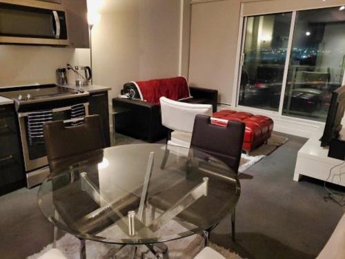 Furnished 1 Bedroom In East Village By Signature Suites Ltd Calgary Ngoại thất bức ảnh